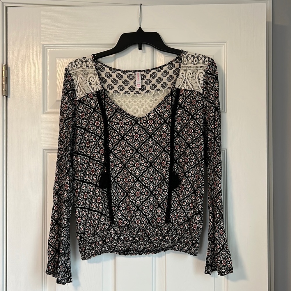 Xhilaration Floral Long Sleeve Blouse